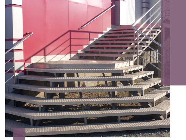 Лестницы для магазина в Анжере-Судженске — изготовление и монтаж