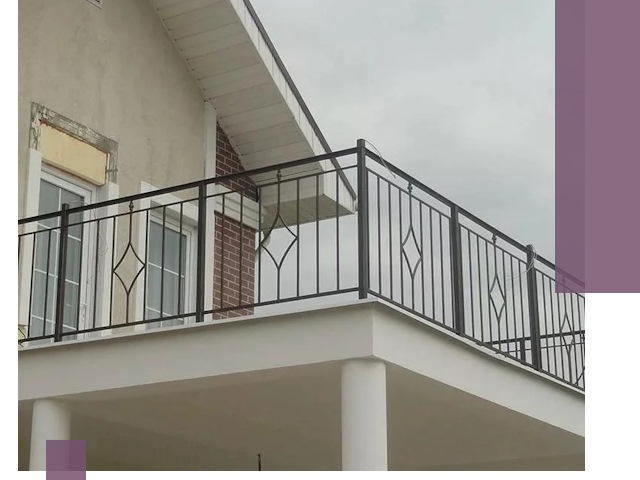 Изготовление балконных ограждений в Анжере-Судженске из металла и стекла